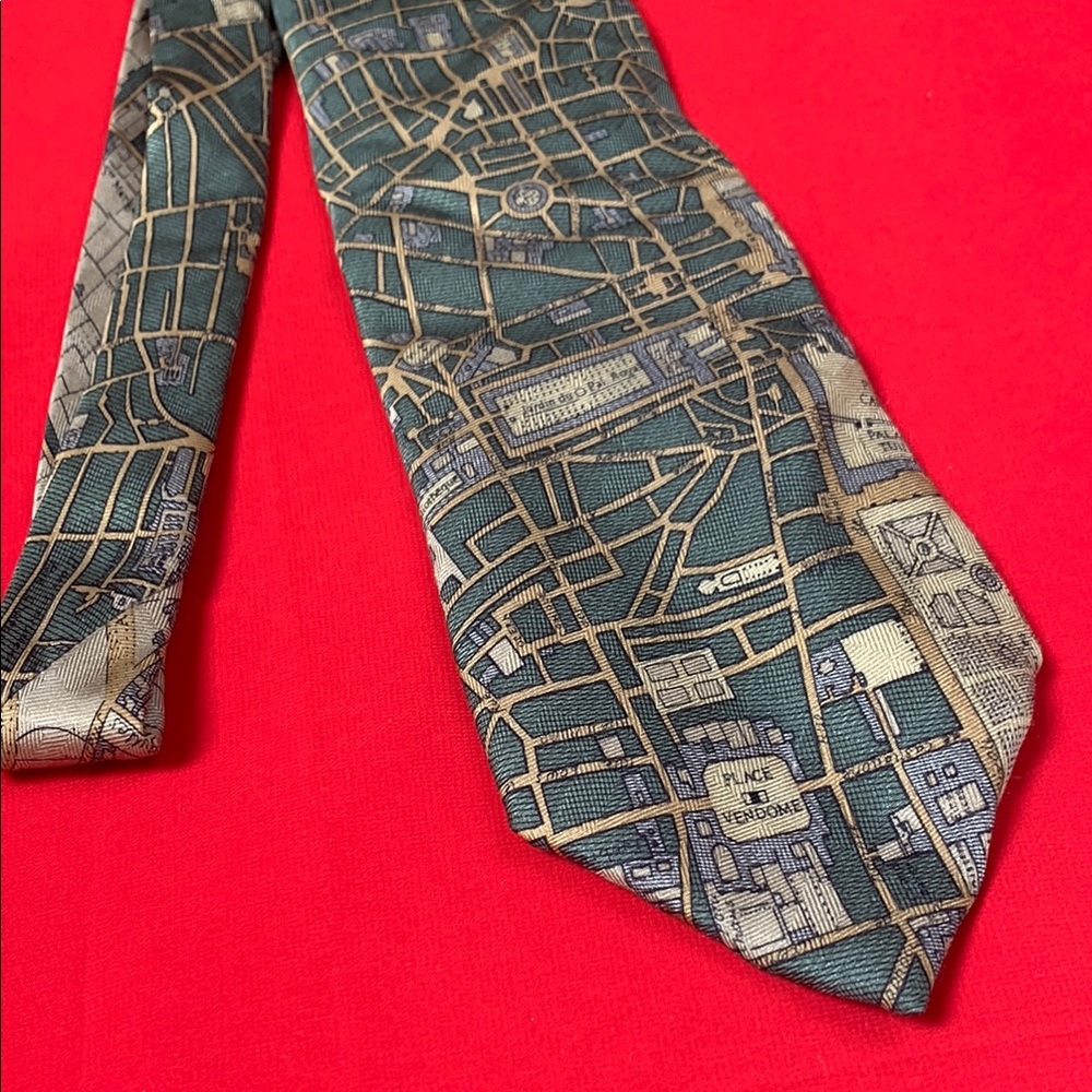 Civitas 1834 Paris silk tie!!